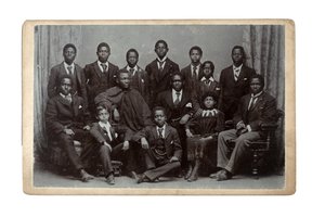 アフリカの学生のためのコンゴトレーニングインスティテュート、ウェールズのコルウィンベイ、1895年（ゼラチンシルバープリント） 作： J. W. Thomas